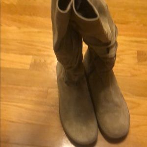 NWOT-Clarks of England Suede Leather Boots